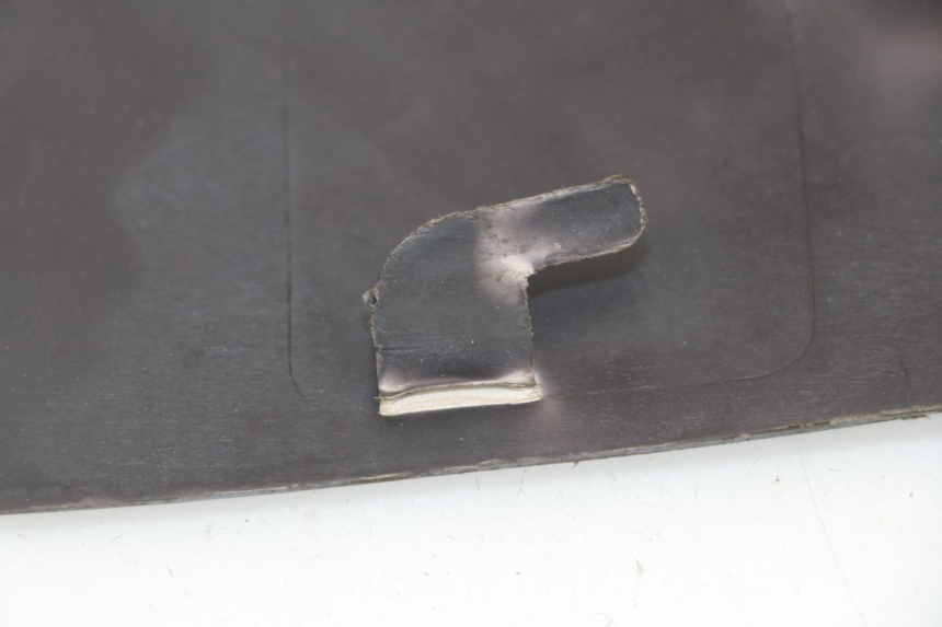 photo de LEFT UNDERSEAT PANEL APRILIA SPORT CITY SPORTCITY 125 (2005 - 2008)