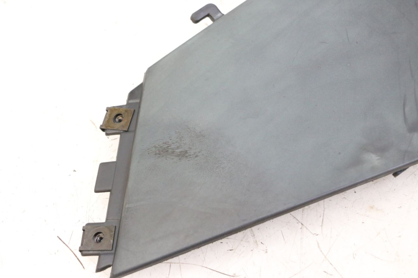 photo de LEFT UNDERSEAT COVER BMW C1 125 (2000 - 2003)