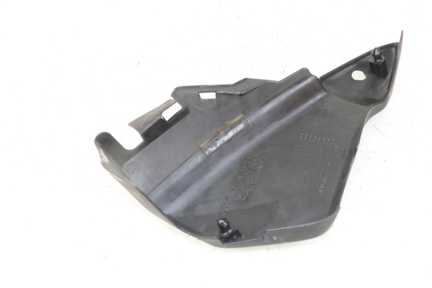 photo de LEFT UNDERSEAT COVER HONDA CBF 500 (2004 - 2007)