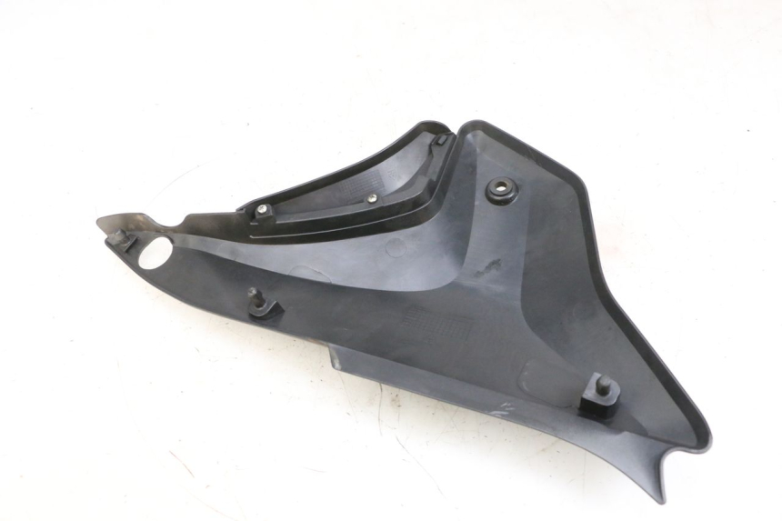 photo de LEFT UNDERSEAT PANEL KSR CODE 125 (2018 - 2020) - Zoom on usage condition