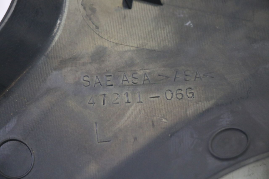 photo de LEFT UNDERSEAT PANEL SUZUKI DL V STROM 1000 (2002 - 2007) - Surface and material condition