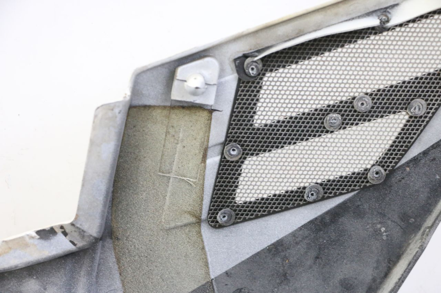photo de LEFT UNDERSEAT PANEL YAMAHA FJ 36Y 1100 (1984 - 1985)