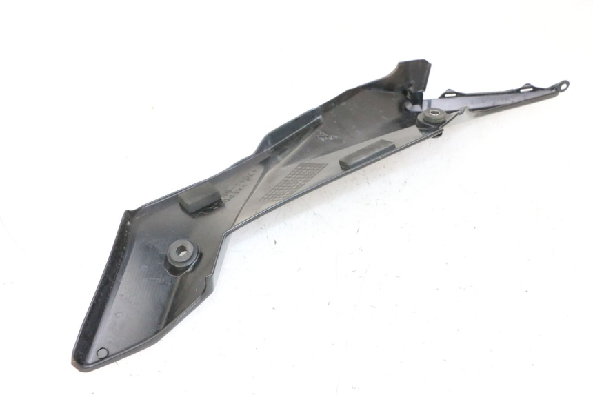 photo de LEFT UNDERSEAT PANEL SUZUKI GSR 750 (2011 - 2017)