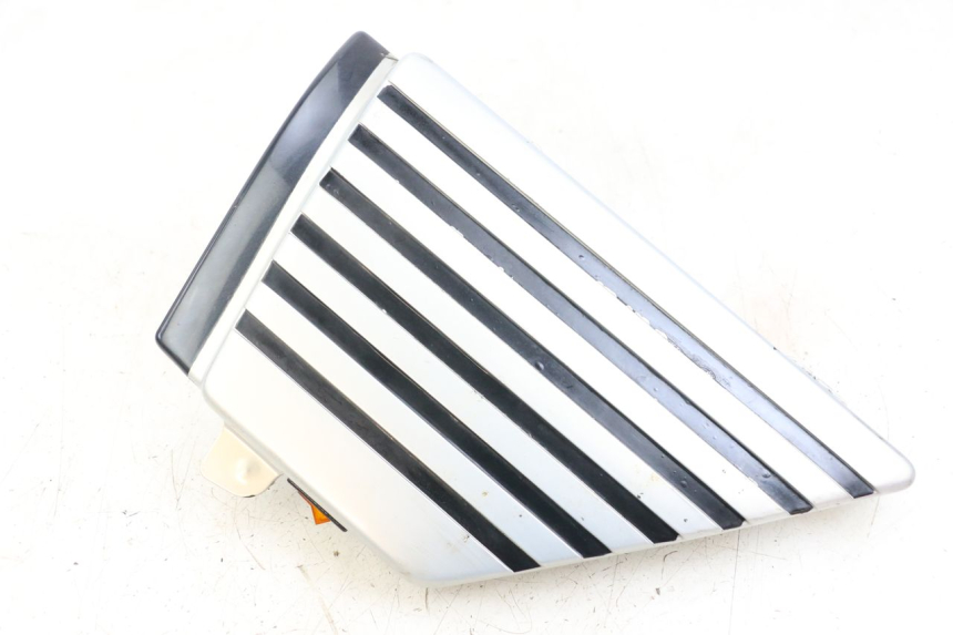 photo de LEFT UNDERSEAT PANEL SUZUKI GSX E 250 (1982 - 1983)