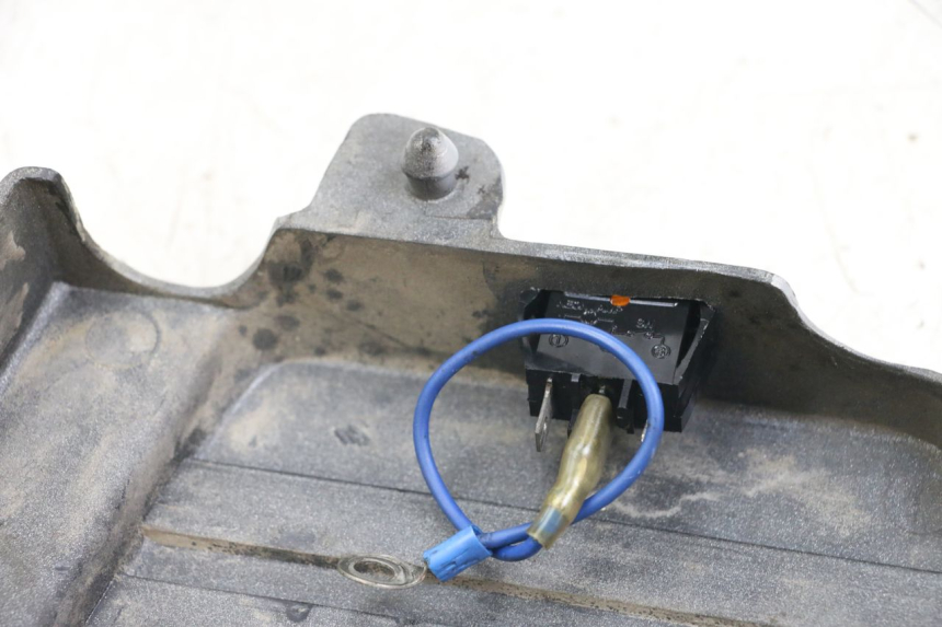 photo de LEFT UNDERSEAT PANEL SUZUKI GSX E 250 (1982 - 1983)