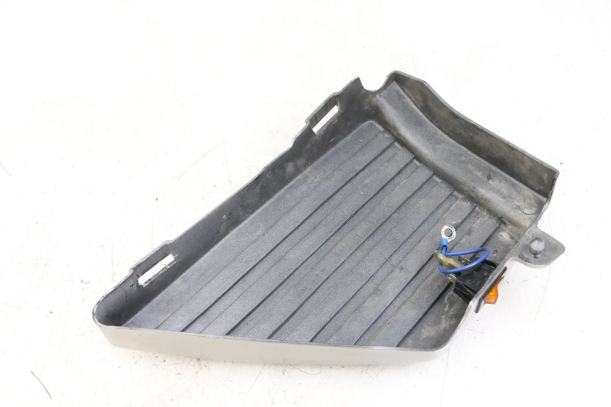 photo de LEFT UNDERSEAT PANEL SUZUKI GSX E 250 (1982 - 1983)