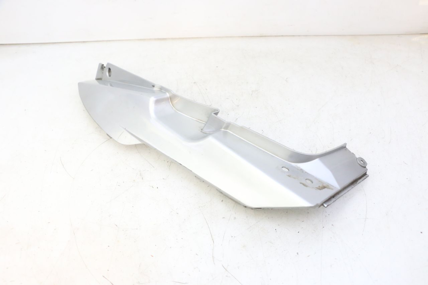 photo de LEFT UNDERSEAT PANEL DAELIM HISTORY 125 (2001 - 2002)