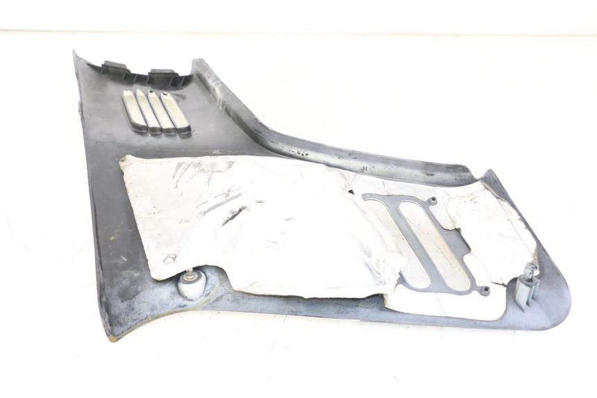 photo de LEFT UNDERSEAT PANEL HONDA CBR F 1000 (1993 - 1996)