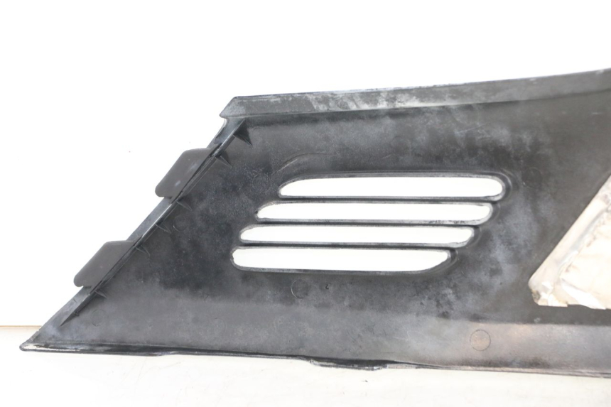 photo de LEFT UNDERSEAT PANEL HONDA CBR F 1000 (1993 - 1996)