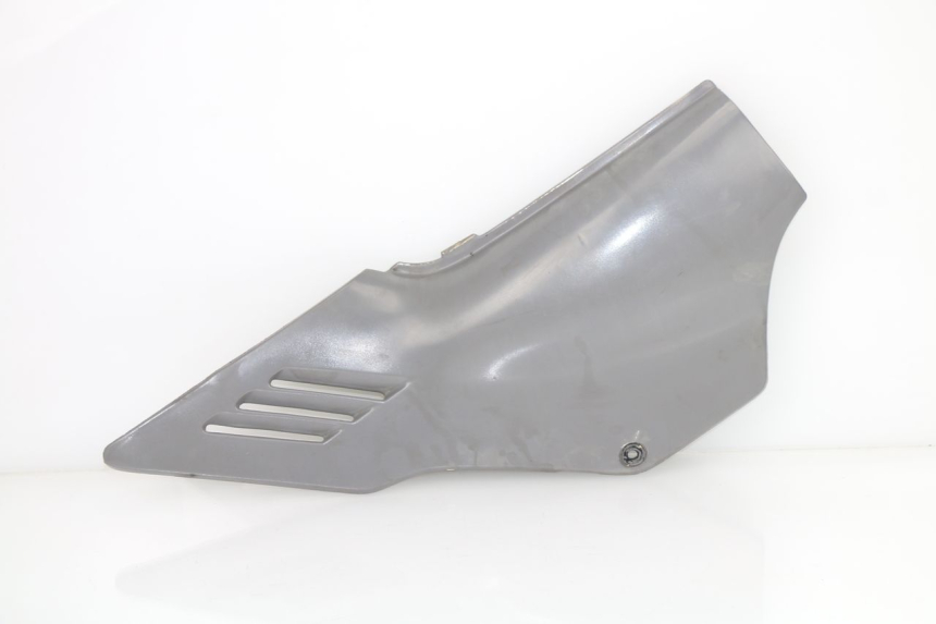 photo de LEFT UNDERSEAT PANEL HONDA VF 1000 (1984 - 1988)