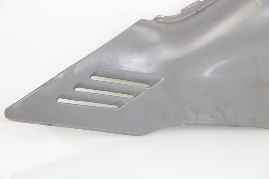 photo de LEFT UNDERSEAT PANEL HONDA VF 1000 (1984 - 1988)