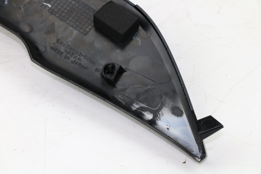 photo de LEFT UNDERSEAT PANEL KAWASAKI VERSYS ABS 650 (2006 - 2010)