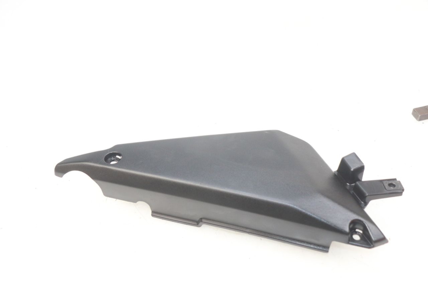 photo de LEFT UNDERSEAT COVER KAWASAKI Z 650 (2016 - 2019)