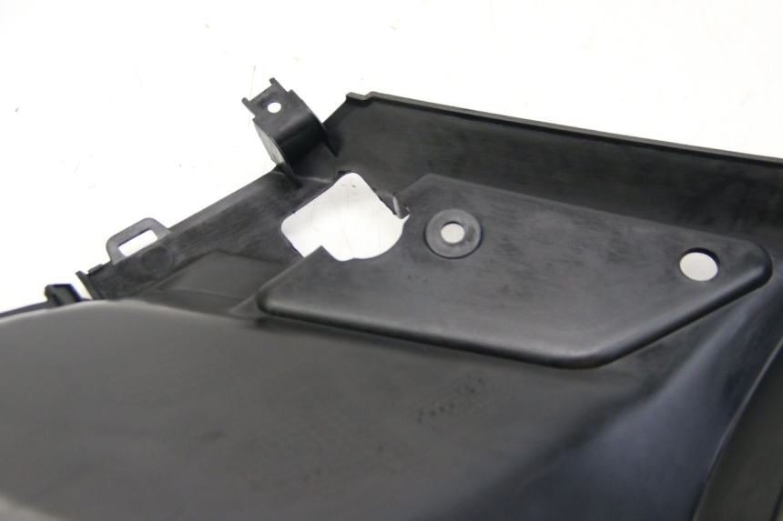 photo de LEFT UNDERSEAT COVER PEUGEOT KISBEE 2T 50 (2018 - 2022)