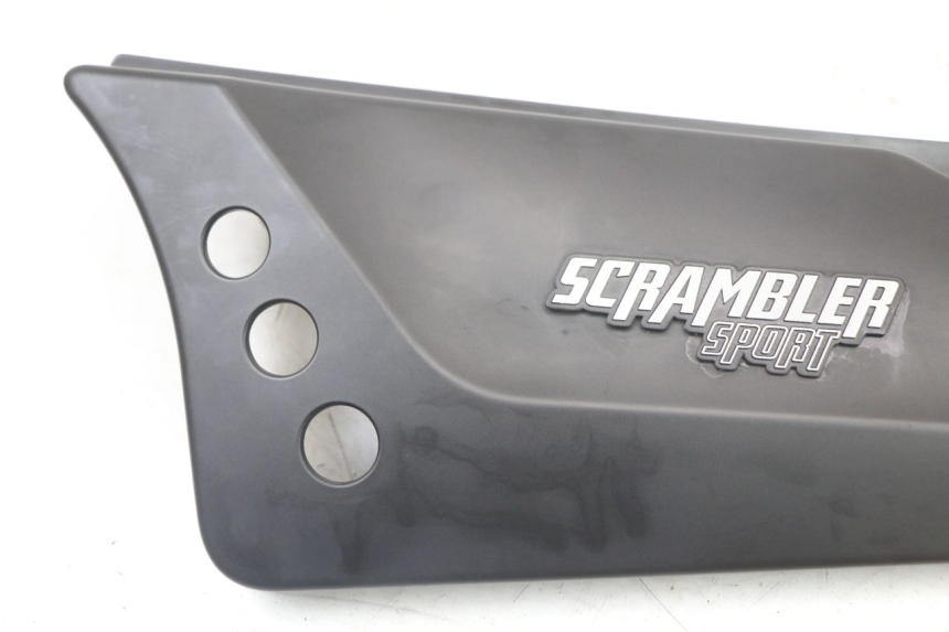 photo de LEFT UNDERSEAT PANEL MASAI SCRAMBLER SPORT 125 (2021 - 2025)