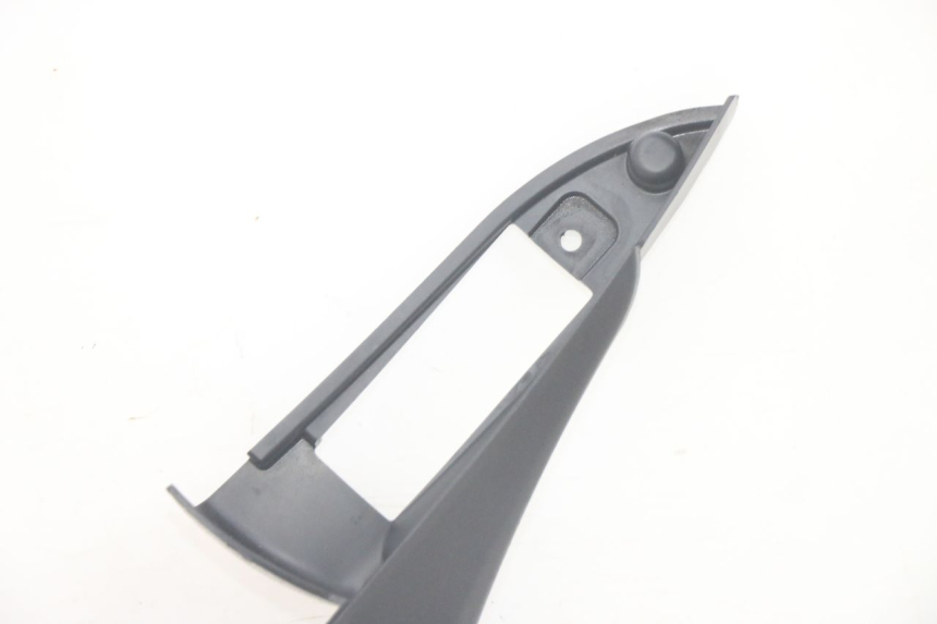 photo de LEFT UNDERSEAT PANEL PIAGGIO MP3 HPE 300 (2019 - 2026) - Surface and material condition