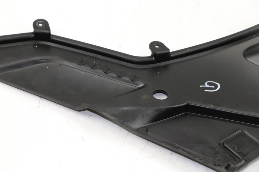 photo de LEFT UNDERSEAT PANEL KYMCO PEOPLE S 125 (2000 - 2008)