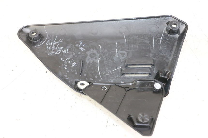 photo de LEFT UNDERSEAT PANEL ROYAL ENFIELD SCRAM 411 (2022 - 2024)