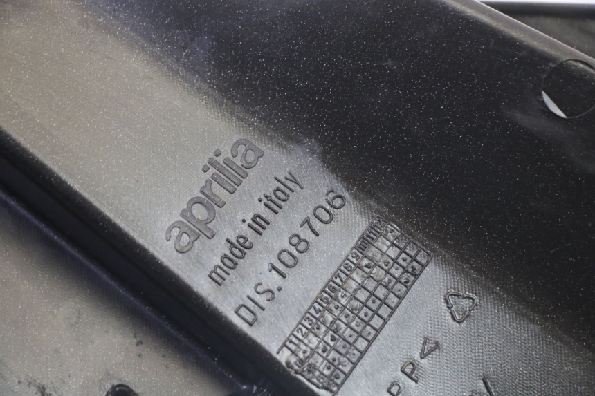 photo de LEFT UNDERSEAT COVER APRILIA SR R 2T LC 50 (2018 - 2021)