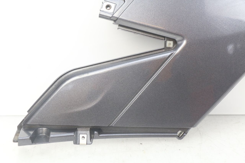 photo de LEFT UNDERSEAT PANEL APRILIA SRV 850 (2012 - 2017)