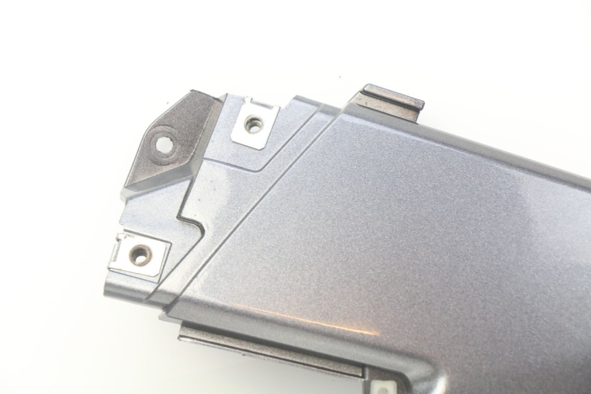 photo de LEFT UNDERSEAT PANEL APRILIA SRV 850 (2012 - 2017)