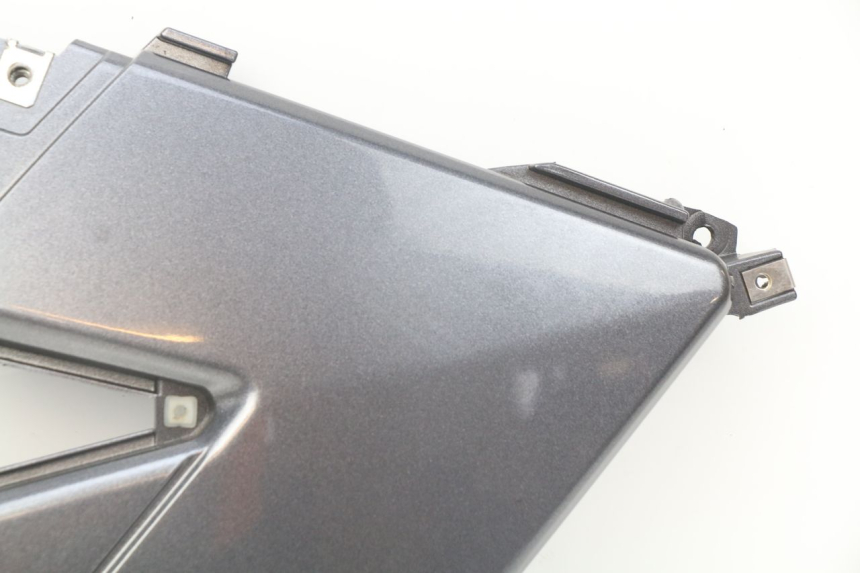 photo de LEFT UNDERSEAT PANEL APRILIA SRV 850 (2012 - 2017)