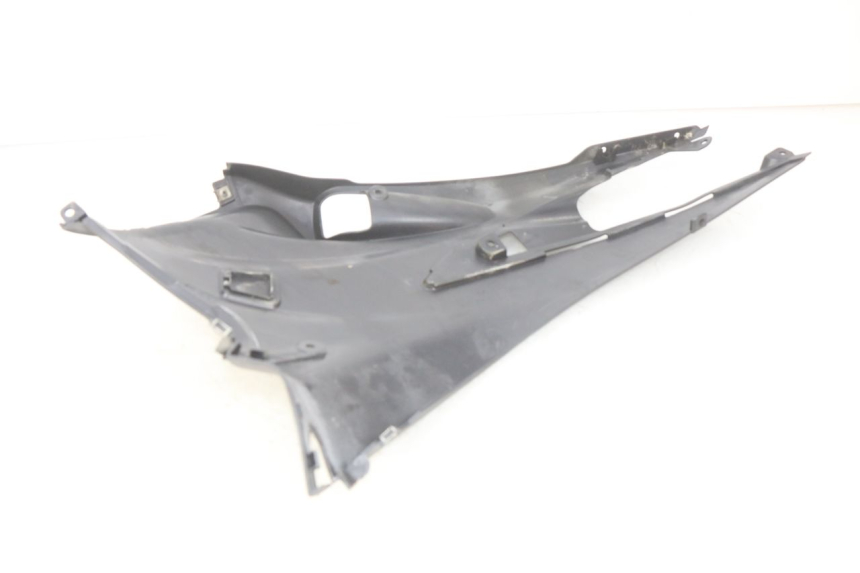 photo de LEFT UNDERSEAT COVER SUZUKI SIXTEEN 125 (2008 - 2010)