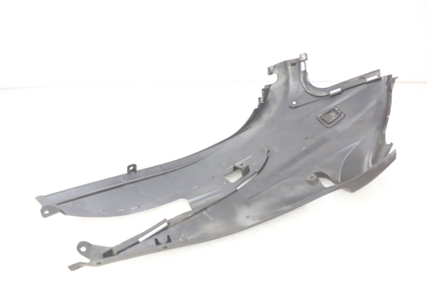 photo de LEFT UNDERSEAT COVER SUZUKI SIXTEEN 125 (2008 - 2010)