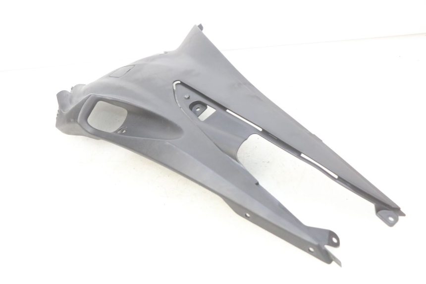 photo de LEFT UNDERSEAT COVER SUZUKI SIXTEEN 125 (2008 - 2010)