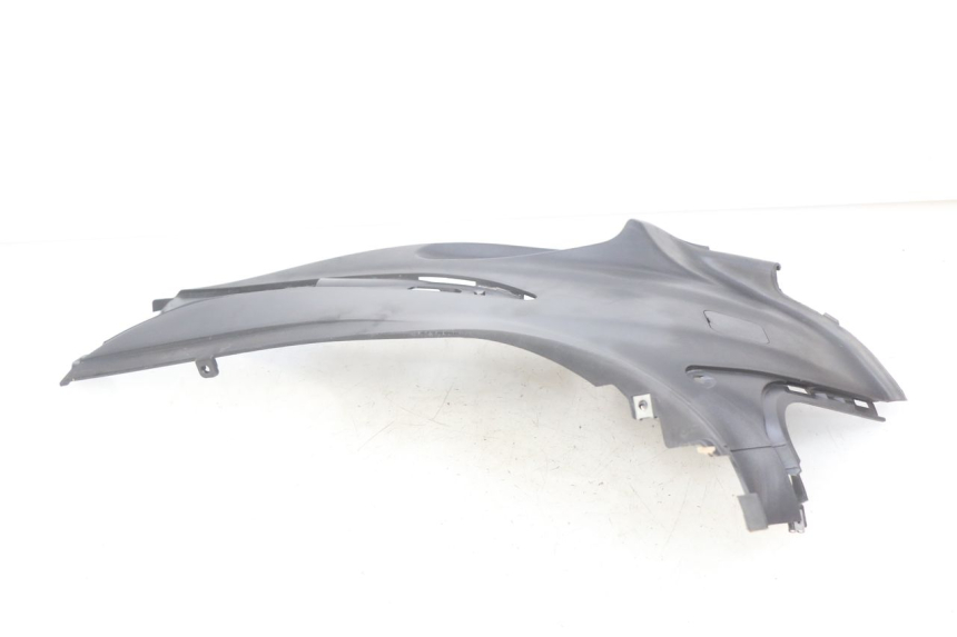 photo de LEFT UNDERSEAT COVER SUZUKI SIXTEEN 125 (2008 - 2010)