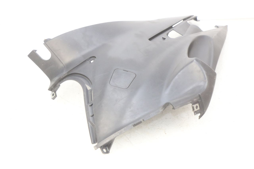 photo de LEFT UNDERSEAT COVER SUZUKI SIXTEEN 125 (2008 - 2010)