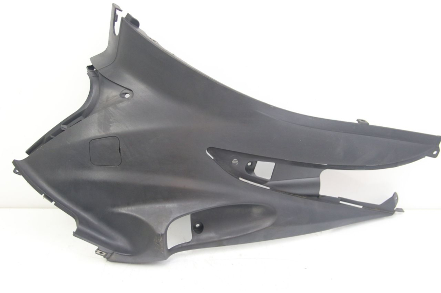 photo de LEFT UNDERSEAT COVER SUZUKI SIXTEEN 125 (2008 - 2010)