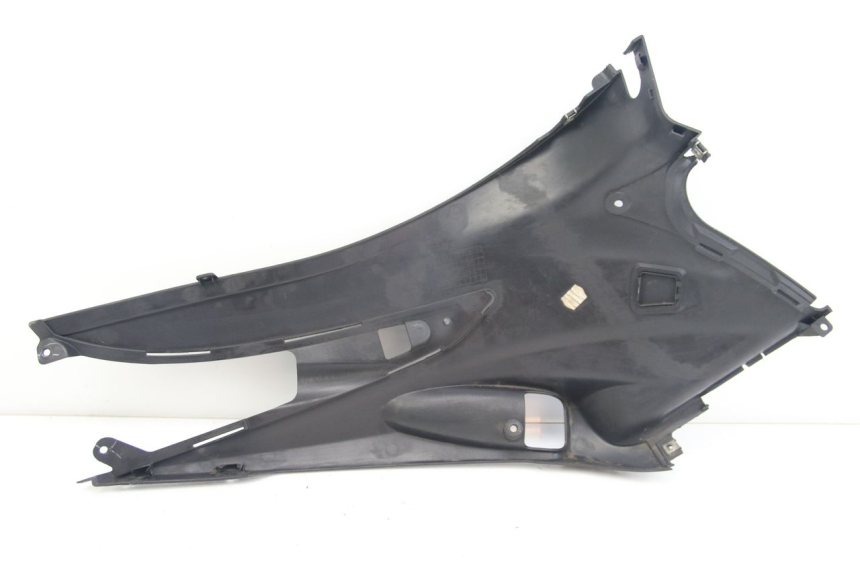 photo de LEFT UNDERSEAT COVER SUZUKI SIXTEEN 125 (2008 - 2010)