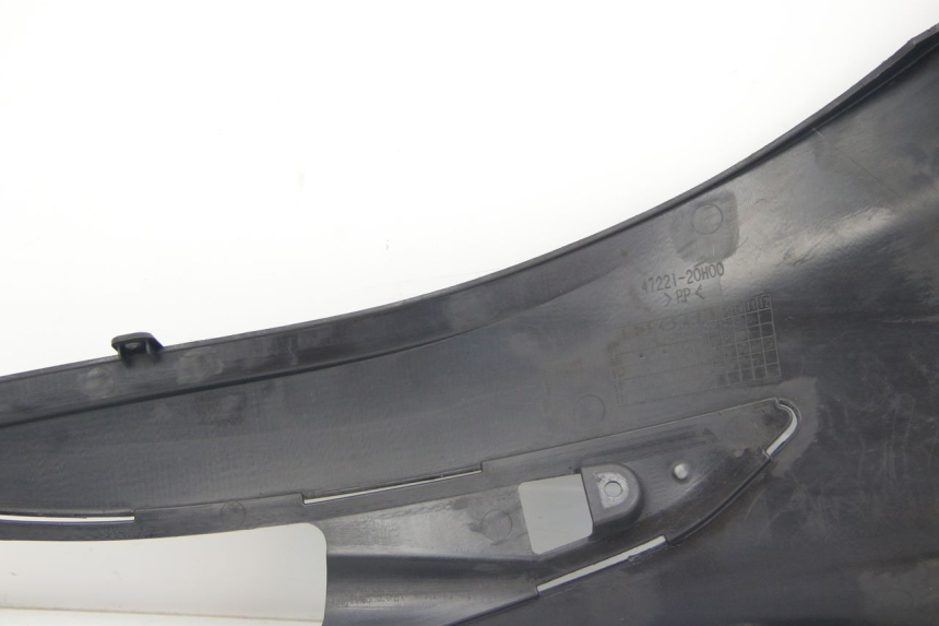 photo de LEFT UNDERSEAT COVER SUZUKI SIXTEEN 125 (2008 - 2010)