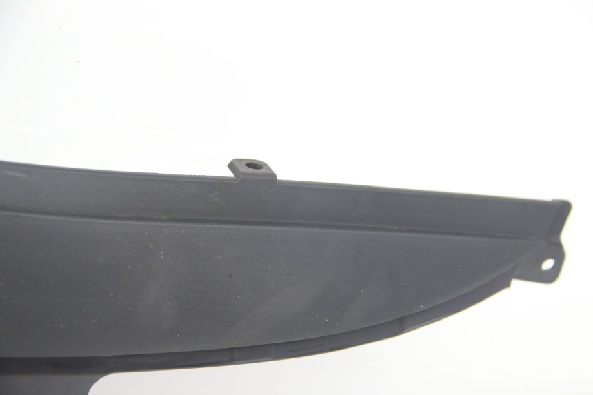 photo de LEFT UNDERSEAT COVER SUZUKI SIXTEEN 125 (2008 - 2010)