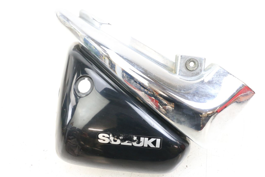 photo de LEFT UNDERSEAT PANEL SUZUKI VL INTRUDER 125 (2004 - 2007)