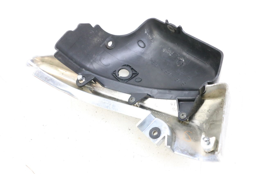 photo de LEFT UNDERSEAT PANEL SUZUKI VL INTRUDER 125 (2004 - 2007)