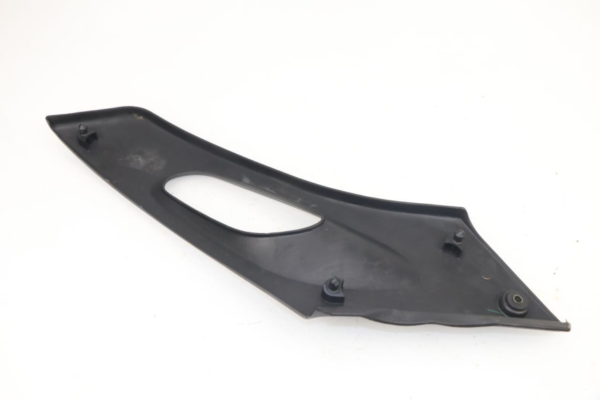 photo de LEFT UNDERSEAT COVER SUZUKI XF FREEWIND 650 (1997 - 2003)