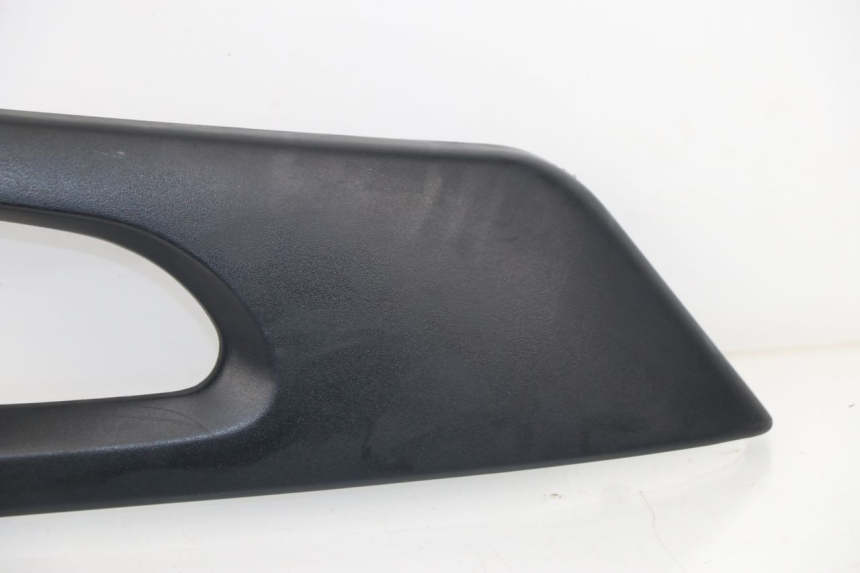 photo de LEFT UNDERSEAT COVER SUZUKI XF FREEWIND 650 (1997 - 2003)