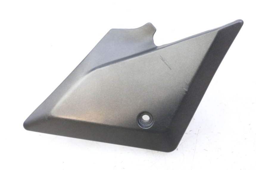 photo de LEFT UNDERSEAT PANEL SUZUKI SV S 650 (2003 - 2009)