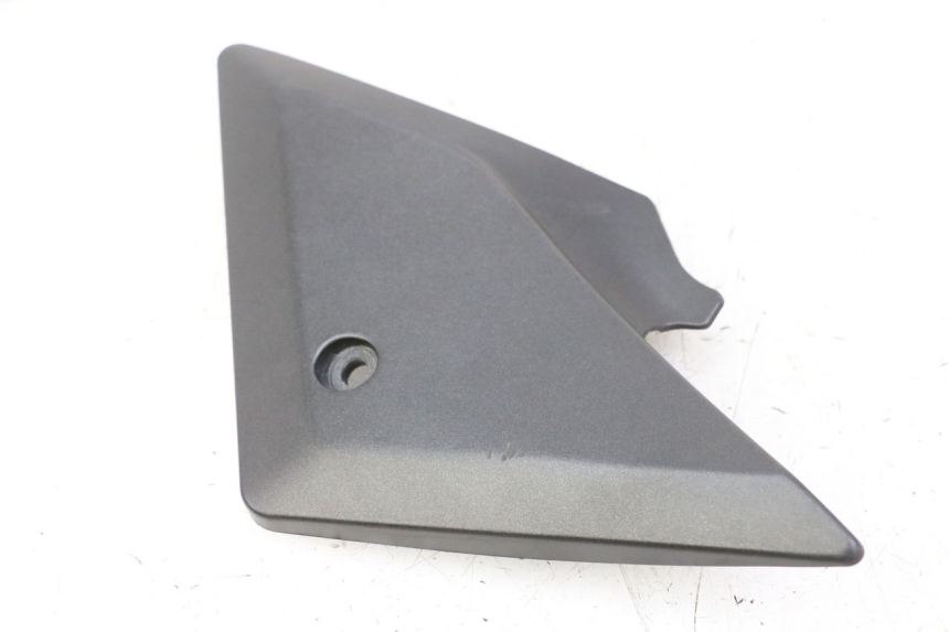 photo de LEFT UNDERSEAT PANEL SUZUKI SV S 650 (2003 - 2009)