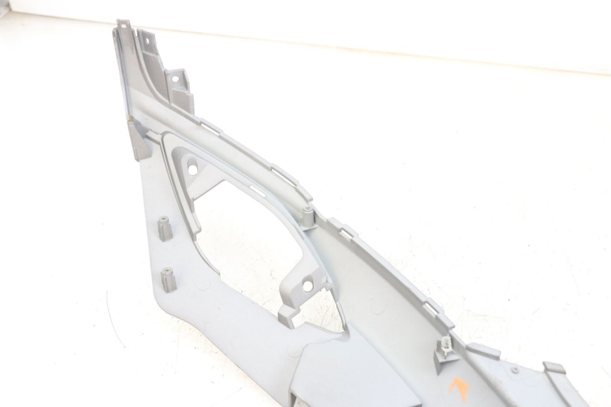 photo de LEFT UNDERSEAT COVER SYM FIDDLE 3 III 125 (2014 - 2020)