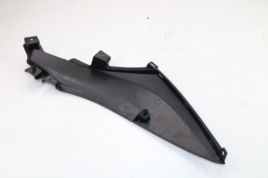photo de LEFT UNDERSEAT PANEL YAMAHA TRICITY 125 (2012 - 2016)