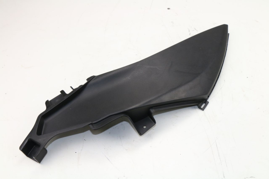 photo de LEFT UNDERSEAT PANEL YAMAHA TRICITY 125 (2012 - 2016)