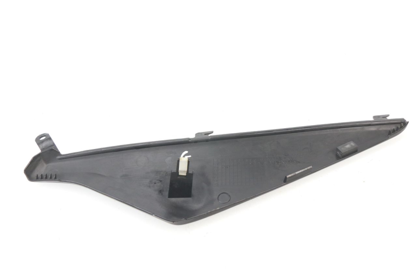 photo de LEFT UNDERSEAT PANEL HONDA VFR F 1200 (2010 - 2015) - Zoom on usage condition