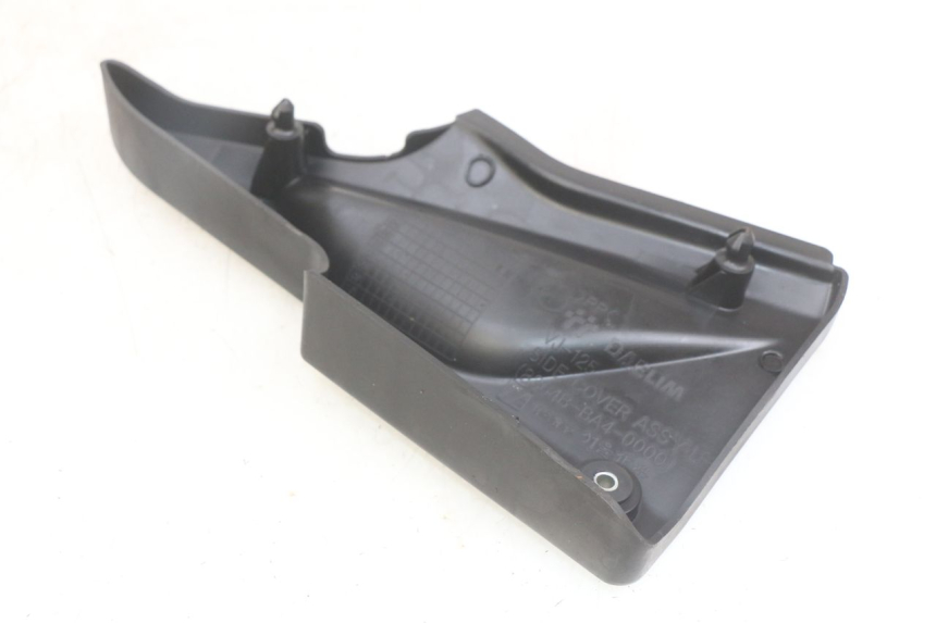 photo de LEFT UNDERSEAT COVER DAELIM VJ ROADWIN FI 125 (2008 - 2017)