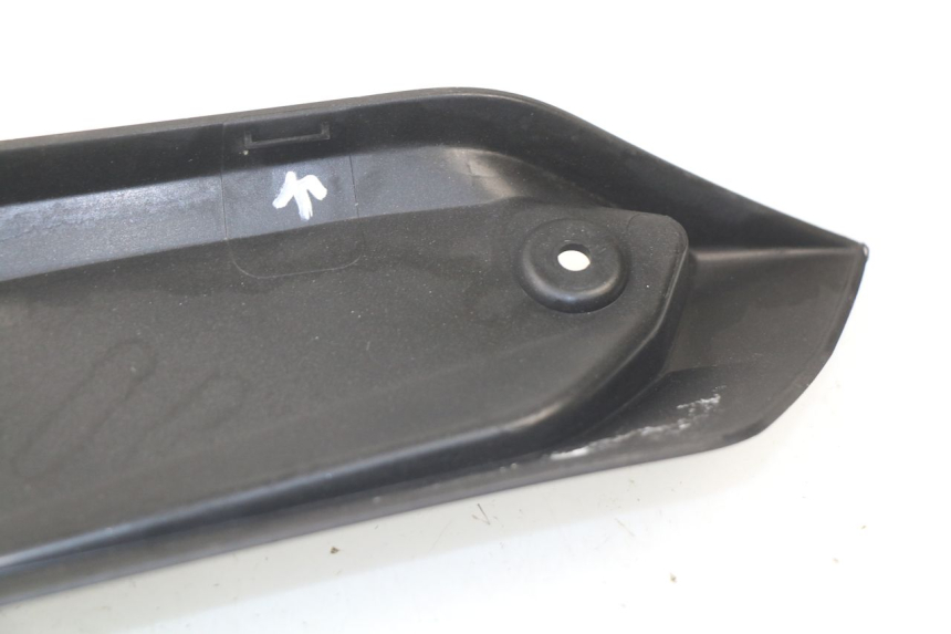 photo de LEFT UNDERSEAT PANEL YAMAHA XMAX X-MAX ABS 125 (2014 - 2016) - Zoom on usage condition