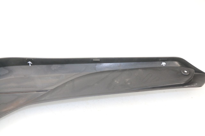 photo de LEFT UNDERSEAT PANEL YAMAHA XMAX X-MAX ABS 125 (2014 - 2016) - Alternative perspective