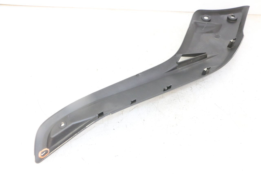 photo de LEFT UNDERSEAT COVER YAMAHA X-MAX XMAX 125 (2010 - 2014)