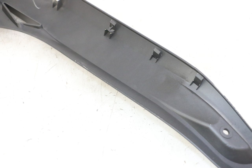 photo de LEFT UNDERSEAT COVER YAMAHA X-MAX XMAX 125 (2010 - 2014)